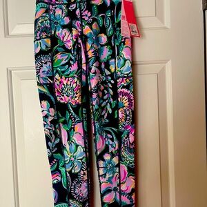 Lilly Pulitzer Weekender Mid Rise UPF 50 legging. High Tide Navy print.